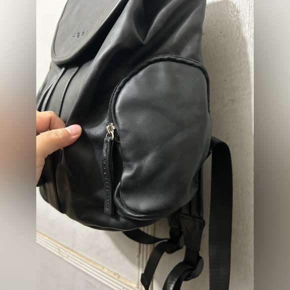 Bugatti bag pack black leather . Used. Condition 9:10 - Picture 4 of 13